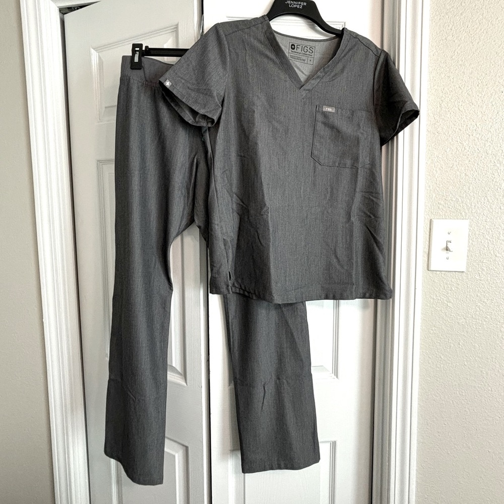 FIGS scrub set - gray